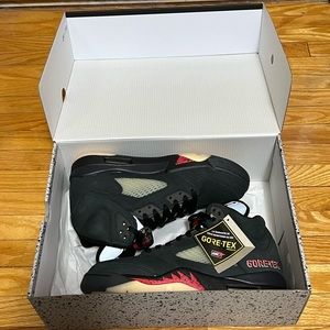 Jordan 5 Off Noir GoreTex- sz 7M/8.5W